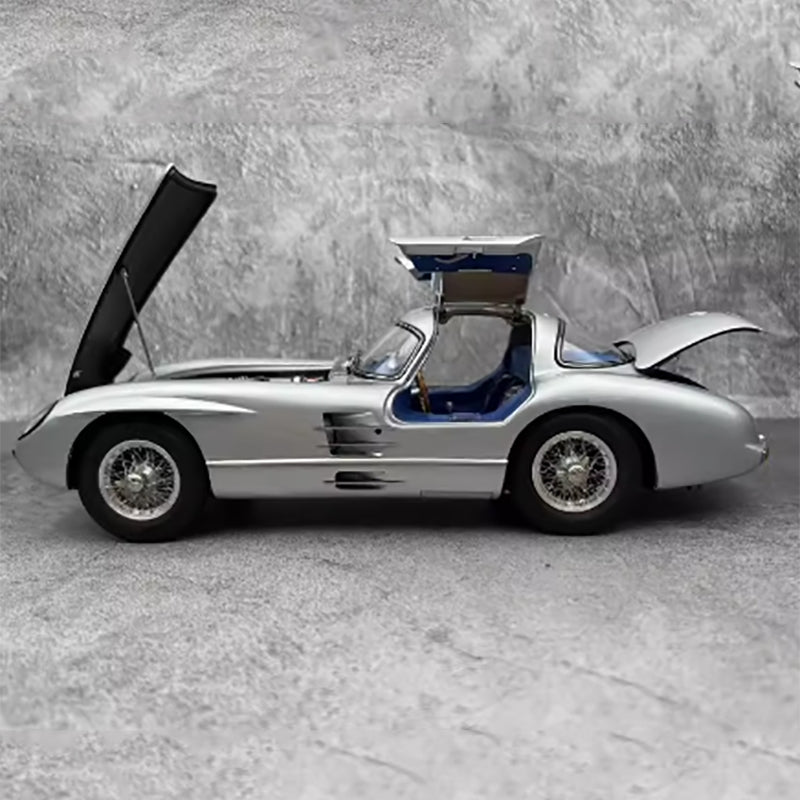 CMC 1:18 Benz Ulenhot 300SLR Red Inner Blue Inner Alloy Full Open Car Model Reproduction