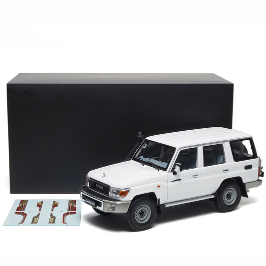 Almost Real Car Model 1/18 Land Cruiser76 Alloy Fully Open Car Model White