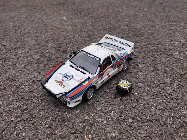 Kyosho 1/18 Lancia Rally037 Martini 8# Car Model Car Model