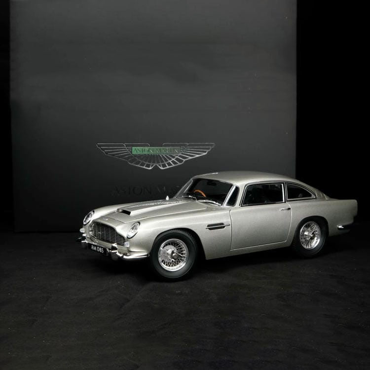 Alto 1:18 Aston Martin V12