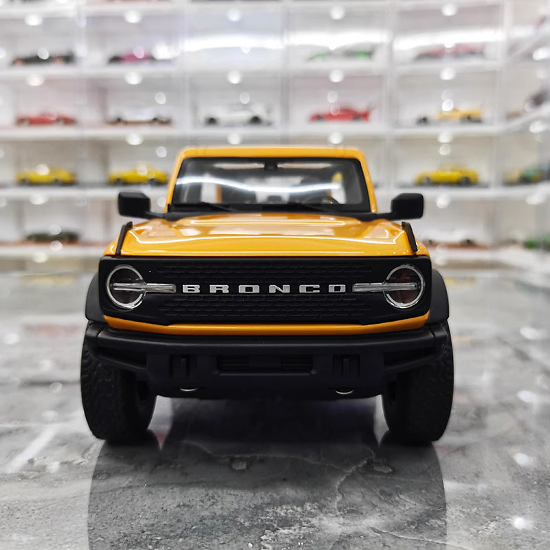 GT Spirit 1/18 Ford Bronco - 2021 Resin Car Model GT858