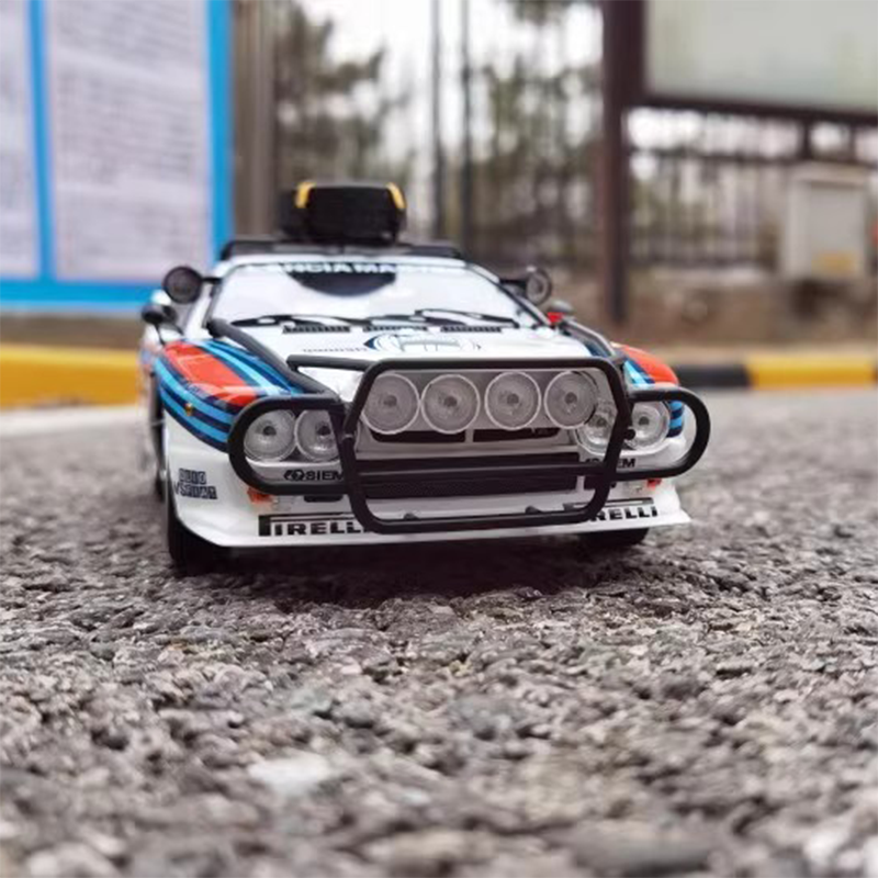 Kyosho 1/18 Lancia Rally037 Martini 8# Car Model Car Model