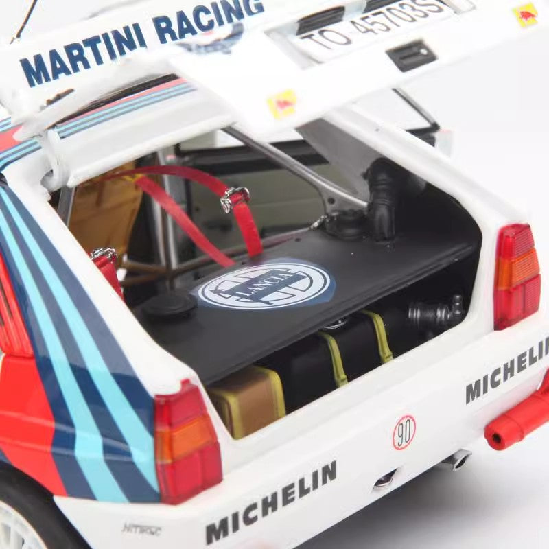 Kyosho 1:18 Lancia Delta HF Integrale Martini #5 car model car models