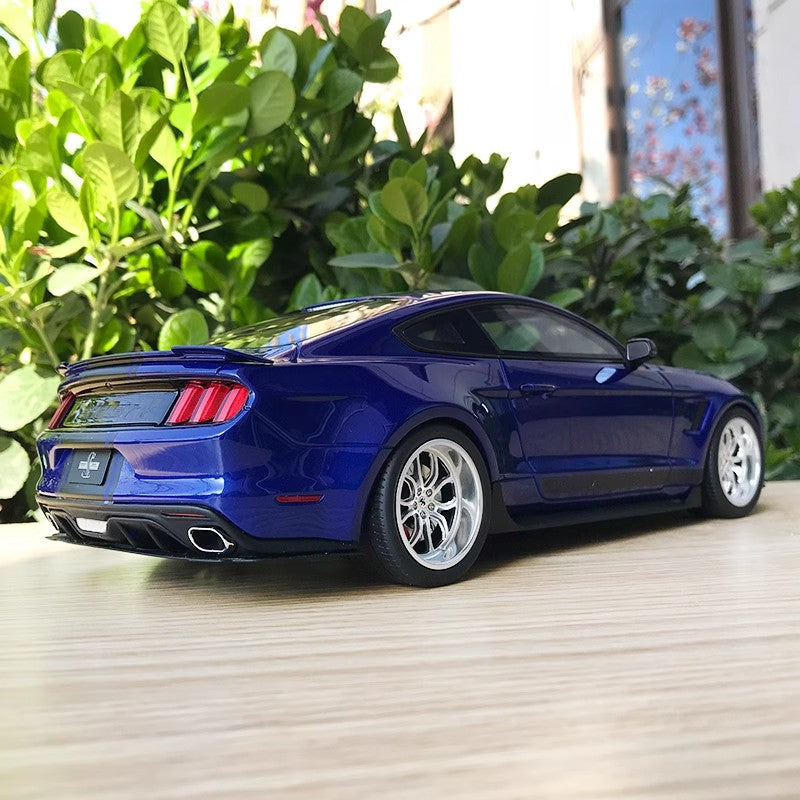 GT SPIRIT 1:18 2017 Ford Shelby SHELBY GT-350 Car Model