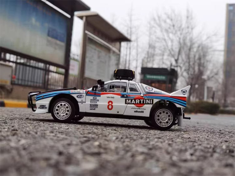 Kyosho 1/18 Lancia Rally037 Martini 8# Car Model Car Model