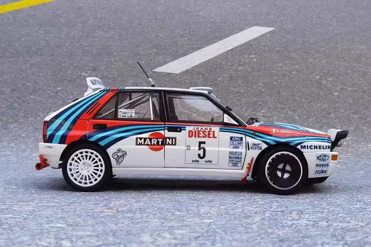 Kyosho 1:18 Lancia Delta HF Integrale Martini #5 car model car models