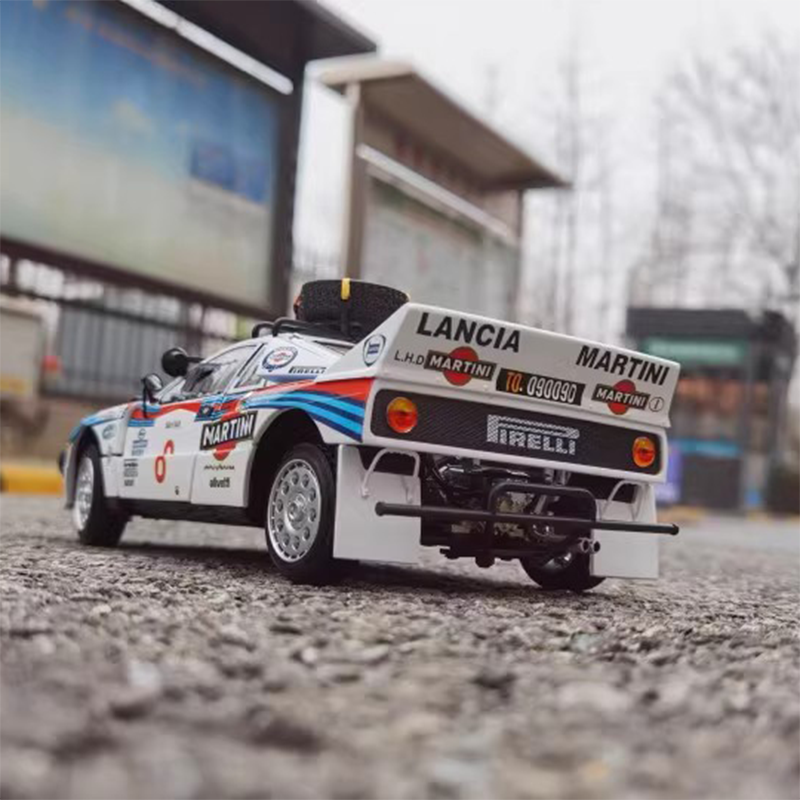 Kyosho 1/18 Lancia Rally037 Martini 8# Car Model Car Model