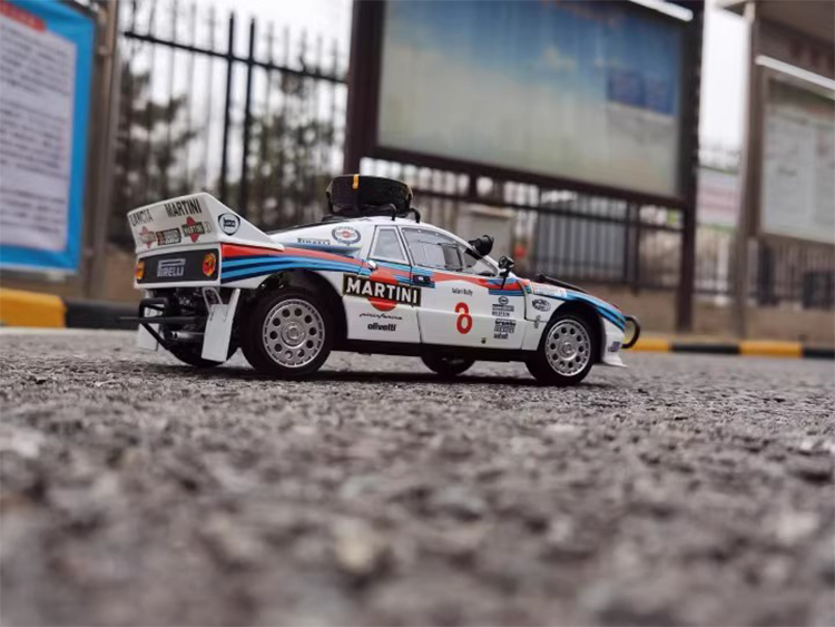 Kyosho 1/18 Lancia Rally037 Martini 8# Car Model Car Model