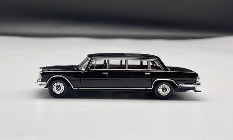 DCT Extended 1:64 Mercedes-Benz 600 Pullman W100 LWB Diecast Car Model Collection Gift