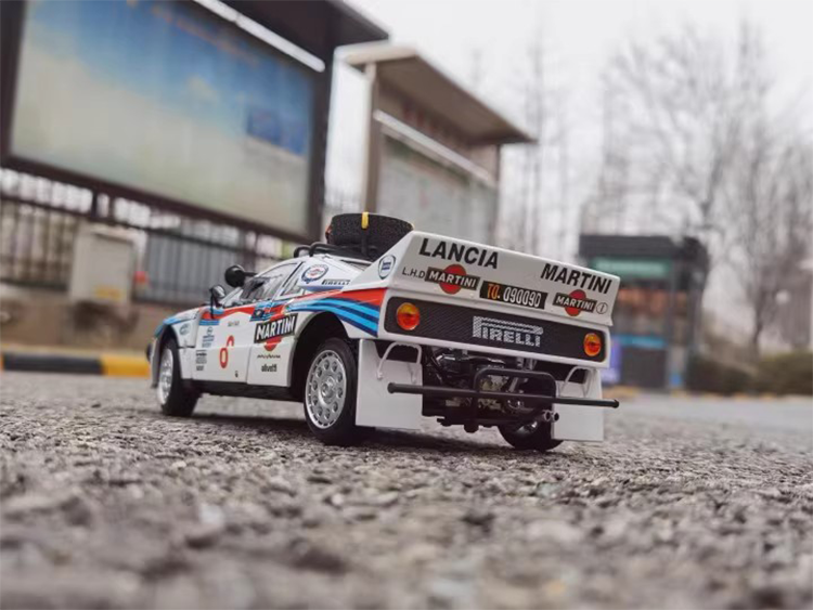 Kyosho 1/18 Lancia Rally037 Martini 8# Car Model Car Model