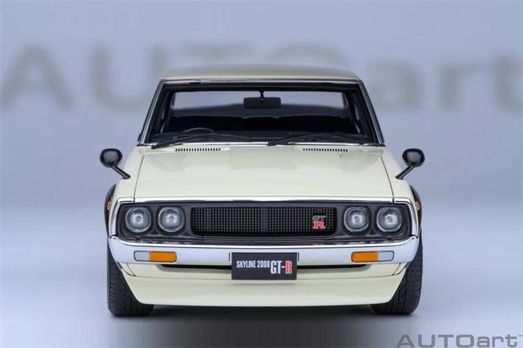 AUTOart 1:18  KPGC110  NISSAN SKYLINE 2000 GTR