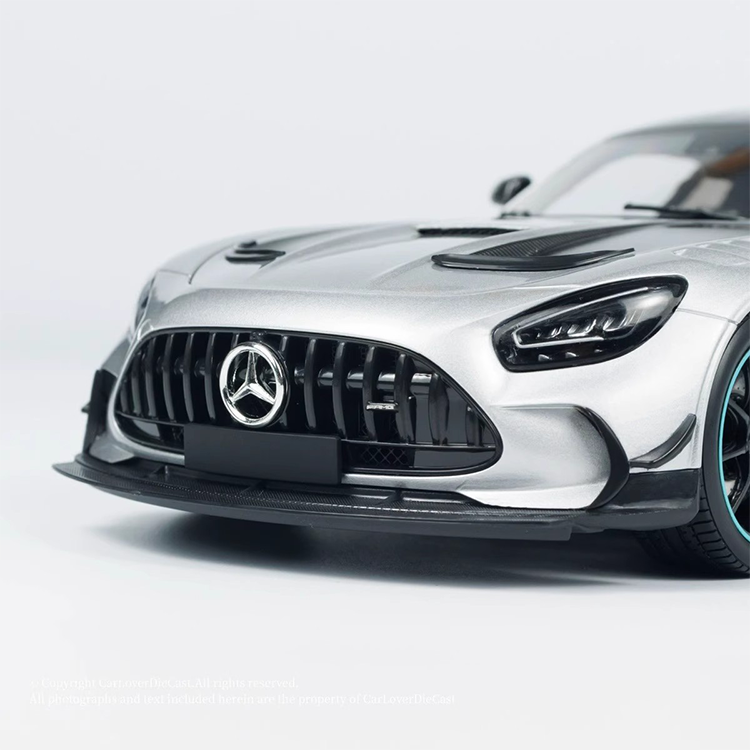 Minichamps 1:18 Mercedes AMG GT BLACK SERIES Starburst Alloy Car Model Simulation