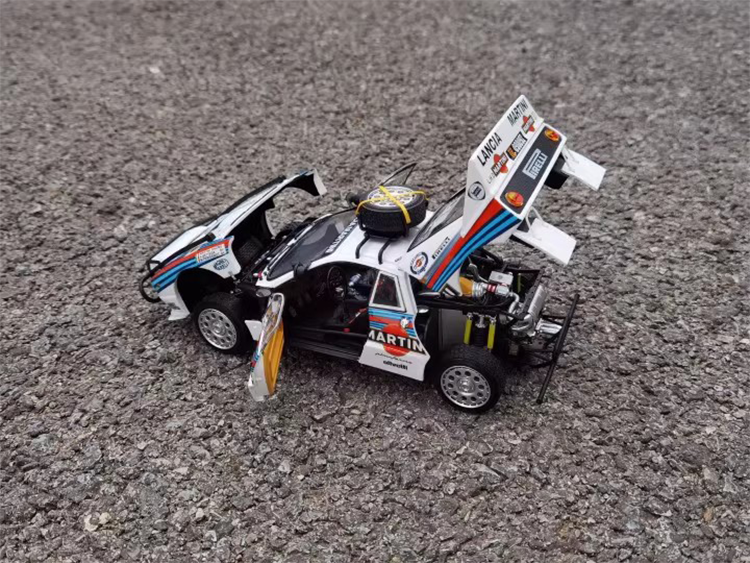 Kyosho 1/18 Lancia Rally037 Martini 8# Car Model Car Model