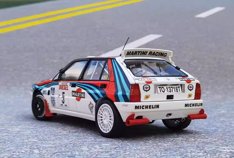 Kyosho 1:18 Lancia Delta HF Integrale Martini #5 car model car models