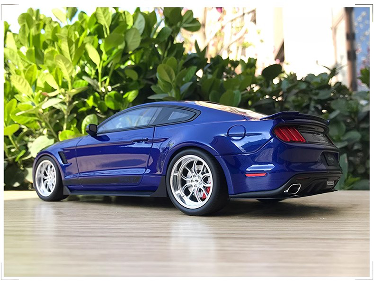 GT SPIRIT 1:18 2017 Ford Shelby SHELBY GT-350 Car Model