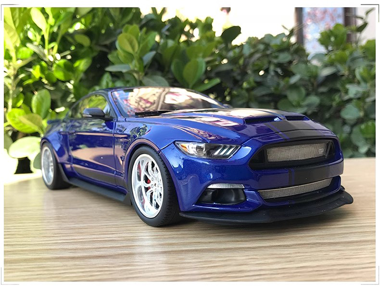 GT SPIRIT 1:18 2017 Ford Shelby SHELBY GT-350 Car Model