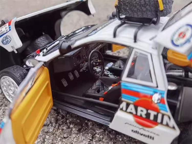 Kyosho 1/18 Lancia Rally037 Martini 8# Car Model Car Model