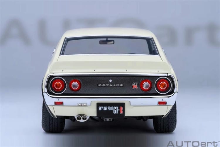 AUTOart 1:18  KPGC110  NISSAN SKYLINE 2000 GTR