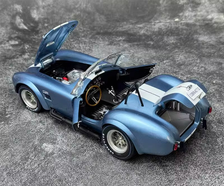 Kyosho 1:18 Shelby Cobra Shelby Cobra 427 S/C alloy car model car model