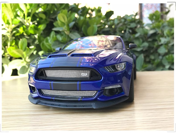 GT SPIRIT 1:18 2017 Ford Shelby SHELBY GT-350 Car Model