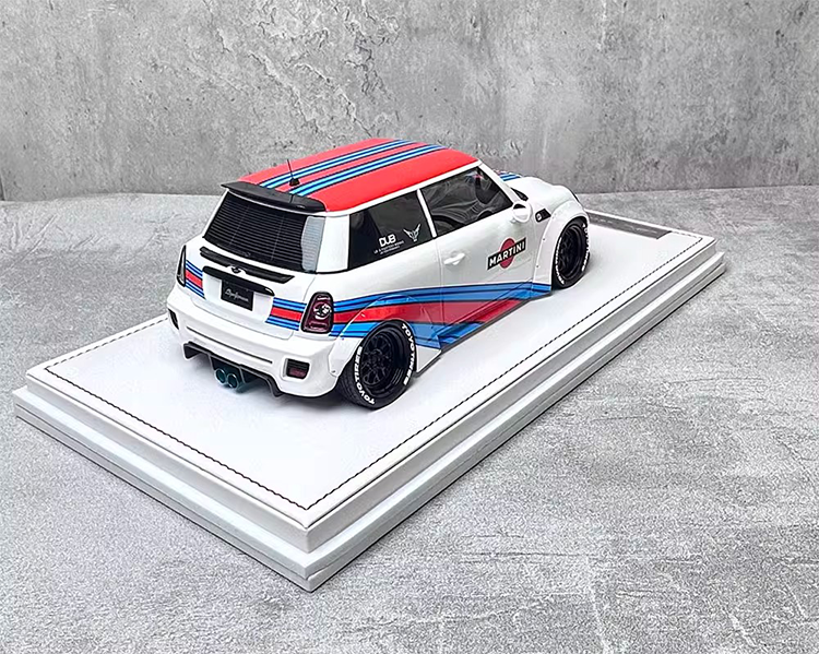 IVY Merit BMW MINI COOPER LBWK Modified 1:18 Resin Collectible Car Model