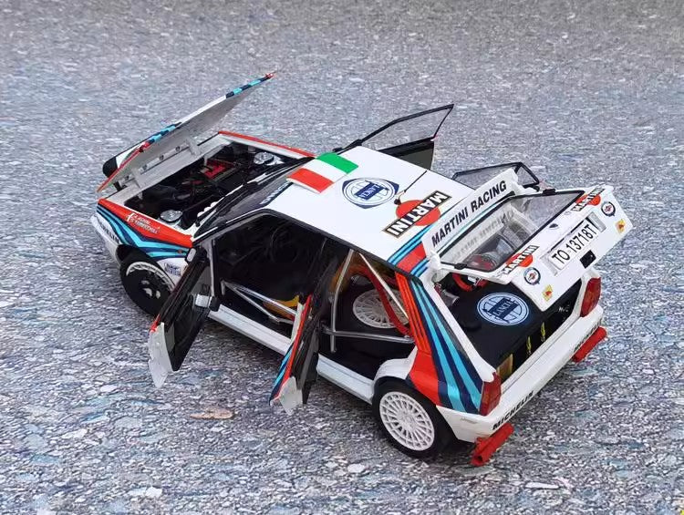 Kyosho 1:18 Lancia Delta HF Integrale Martini #5 car model car models