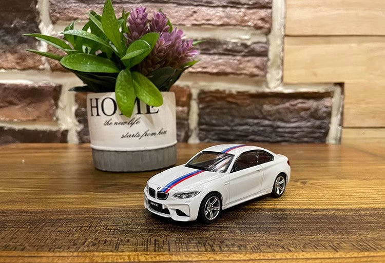 Original BMW M2 BMW M4 BMW M6  1:43 alloy simulation boomerang car model collection