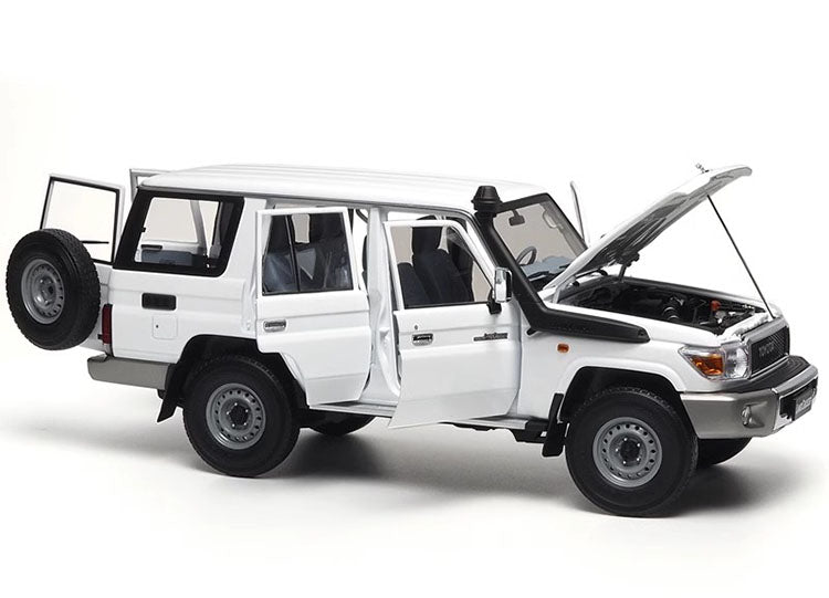 Almost Real Car Model 1/18 Land Cruiser76 Alloy Fully Open Car Model White