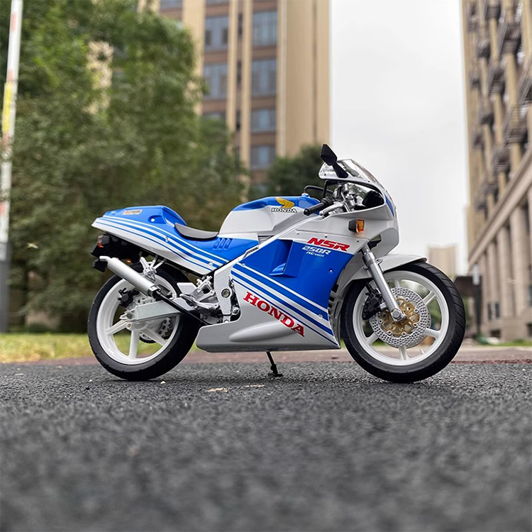 Aoshimaisha 1:12 Honda NSR 250R SP R4 Honda Rothmans MC18 Motorcycle Model