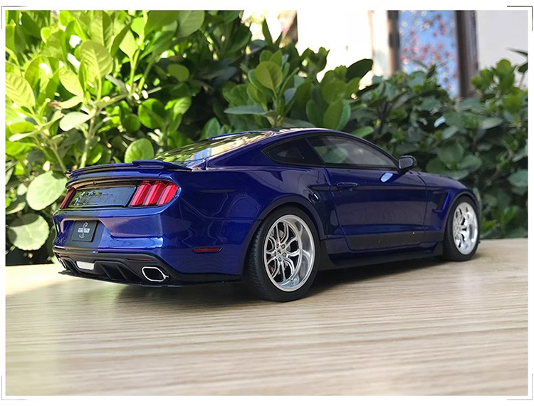 GT SPIRIT 1:18 2017 Ford Shelby SHELBY GT-350 Car Model