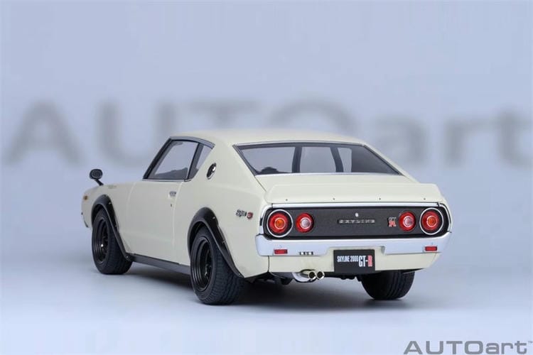 AUTOart 1:18  KPGC110  NISSAN SKYLINE 2000 GTR