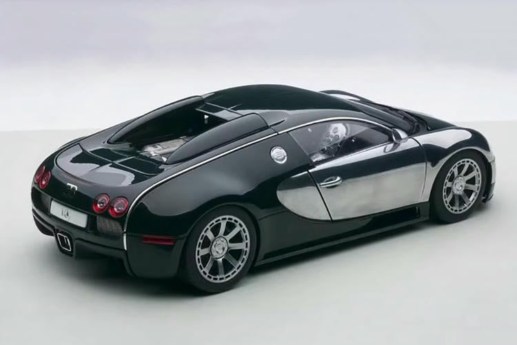 AUTOart 1:18 Bugatti Veyron LEDITION CENTENAIRE Car Model