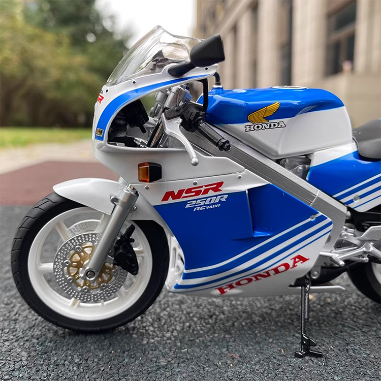 Aoshimaisha 1:12 Honda NSR 250R SP R4 Honda Rothmans MC18 Motorcycle Model