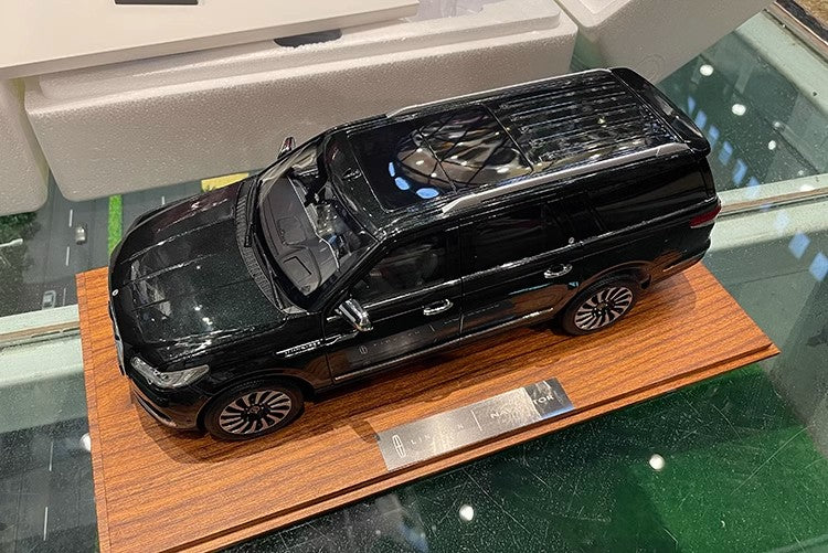 Lincoln original car model 2022 Lincoln Navigator Diecast car simulation car model collection gift