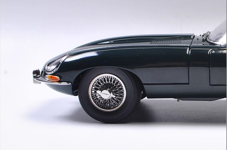 Kyosho 1:18 Jaguar E-Type Car Model Alloy 60th Anniversary Model