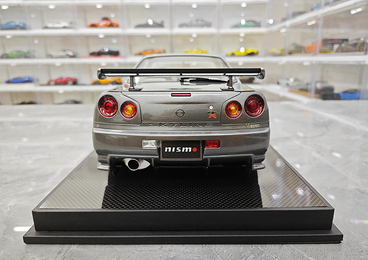 MH Nissan GTR Nissan R34 Customized Limited Edition 1:12 Simulated Resin Car Model