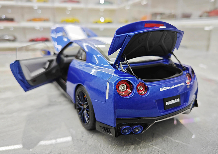 MH 1 18 Nissan GTR R35 Nissan 50th Anniversary Edition Simulation Alloy Car Model  Premium Collectible / Gifts