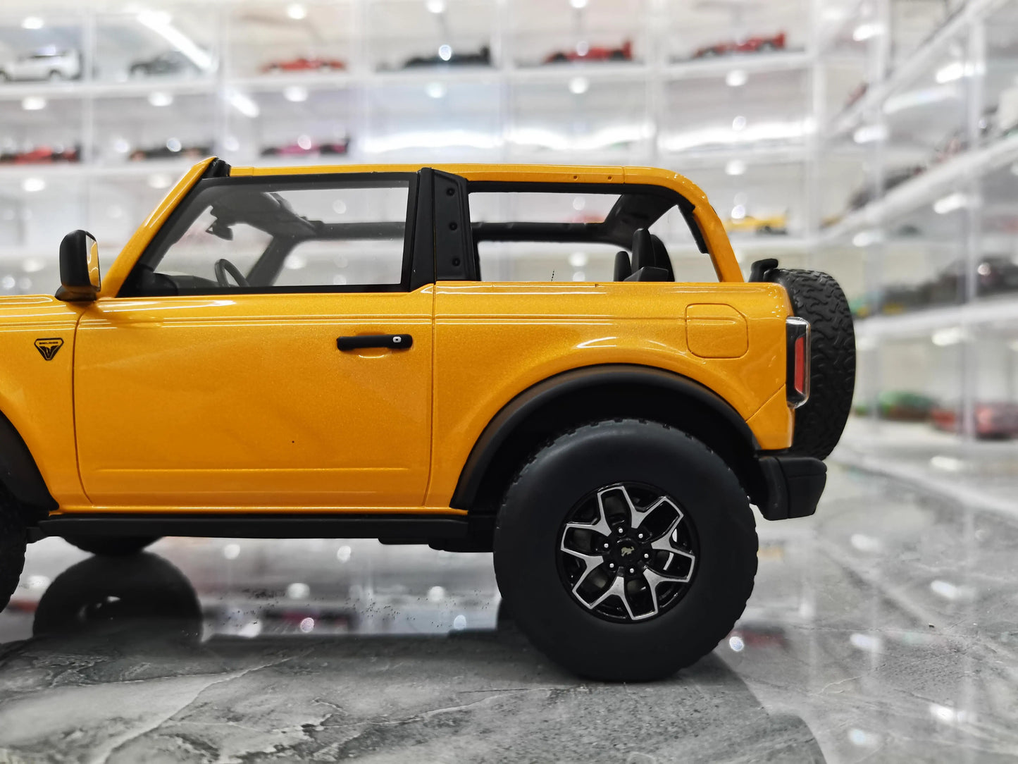 GT Spirit 1/18 Ford Bronco - 2021 Resin Car Model GT858