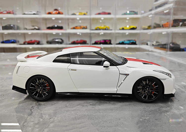 MH 1 18 Nissan GTR R35 Nissan 50th Anniversary Edition Simulation Alloy Car Model  Premium Collectible / Gifts