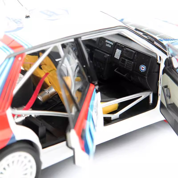 Kyosho 1:18 Lancia Delta HF Integrale Martini #5 car model car models