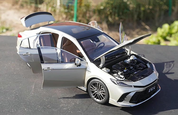 TOYOTA CAMRY 2024 9th Generation 1:18 Alloy Car Model