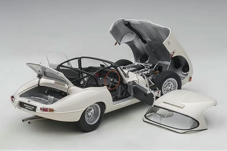 AUTOart 1:18 Jaguar Jaguar LIGHT E-Type Car Model