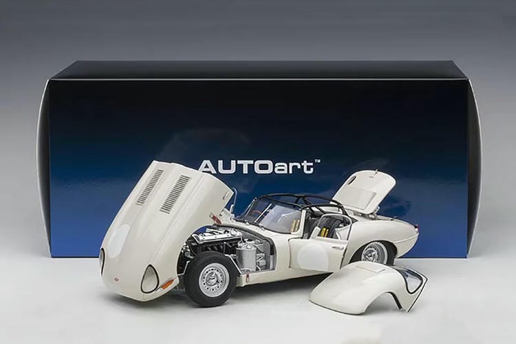 AUTOart 1:18 Jaguar Jaguar LIGHT E-Type Car Model