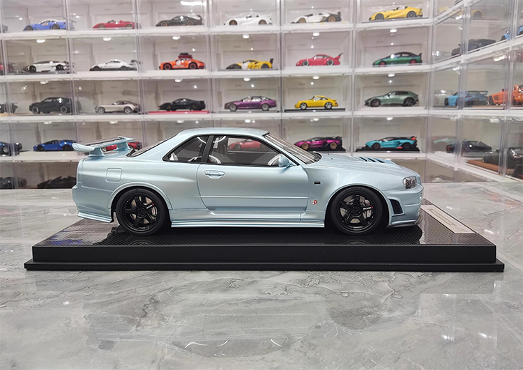 MH Nissan GTR Nissan R34 Customized Limited Edition 1:12 Simulated Resin Car Model