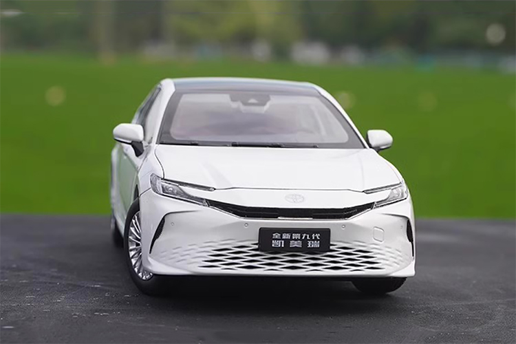 TOYOTA CAMRY 2024 9th Generation 1:18 Alloy Car Model