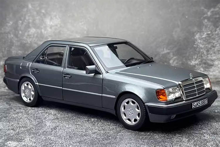 E-Class 1:18 Mercedes Benz 500E W124 AMG Grey Sedan Alloy Fully Open Car Model