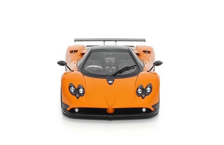 Fast reales AR+1/18 Pagani Zonda F 2005 Carbon Fiber Edition Automodell