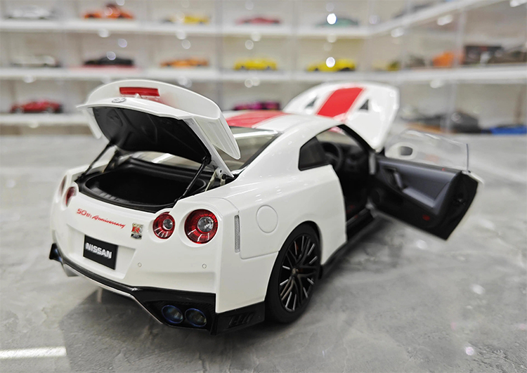 MH 1 18 Nissan GTR R35 Nissan 50th Anniversary Edition Simulation Alloy Car Model  Premium Collectible / Gifts