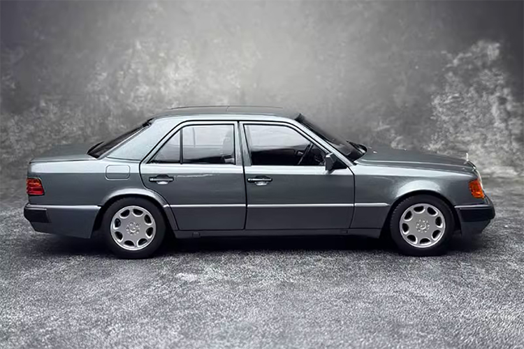 E-Class 1:18 Mercedes Benz 500E W124 AMG Grey Sedan Alloy Fully Open Car Model