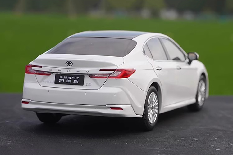 TOYOTA CAMRY 2024 9th Generation 1:18 Alloy Car Model